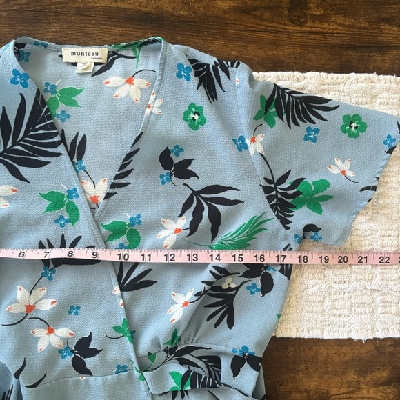 Monteau Wrap blouse Size Medium - Picture 7 of 9